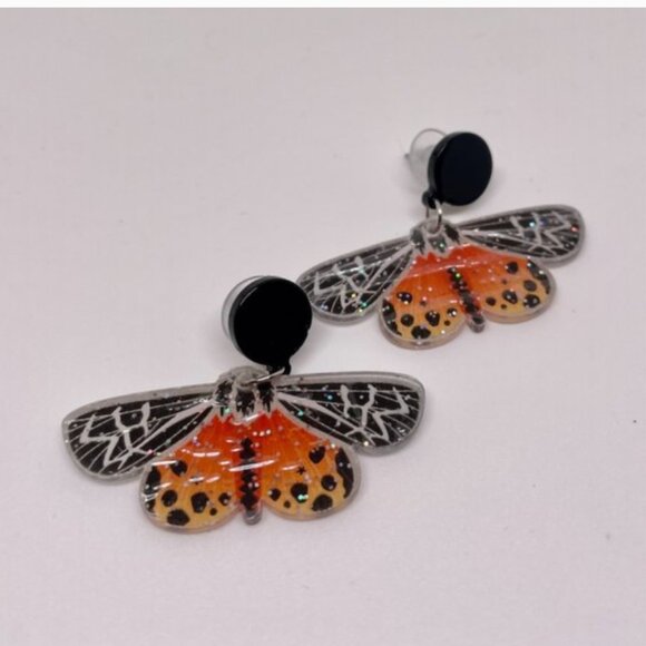 ⭐❤️ FREE Butterfly Bug Insect Hipster Hippie Hip Graphic Art Artsy Chic Earrings - Picture 1 of 6